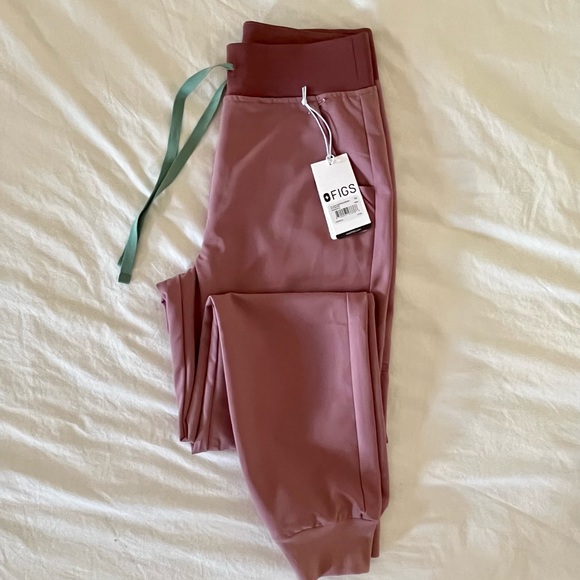 FIGS Mineral Mauve scrub set - Picture 3 of 5